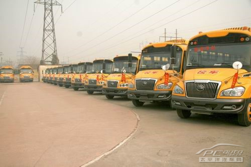 “馬上”開學 宇通“小飛俠”安陽集體上崗