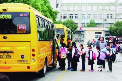 孩子們的“大鼻子”校車隊 孩子們的“大鼻子”校車隊