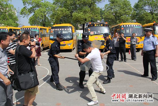 黃石特警上陣為校車駕駛員舉辦反暴演練