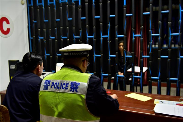 校車(chē)核載7人實(shí)載20人  司機(jī)和幼兒園園長(zhǎng)涉嫌危險(xiǎn)駕駛罪被查處