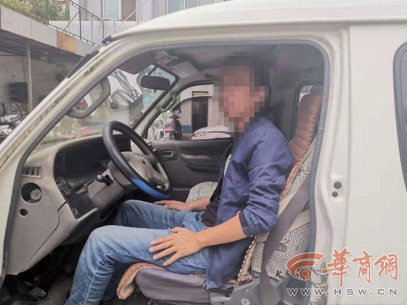 “黑校車(chē)”超載接送學(xué)生 陜A牌照司機(jī)被罰2萬(wàn)元記6分