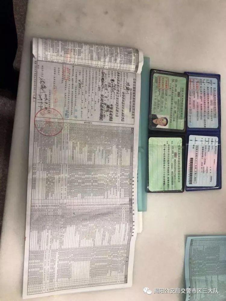 潮汕一校車被舉報！為了趕時間便逆向行駛的行為讓人后怕！