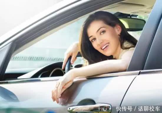 交警提醒：對(duì)著校車鳴喇叭打閃光燈，記6分罰200元！