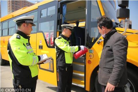 江蘇連云港：校車體檢待開學(xué)