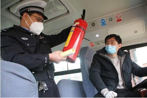 確保學生坐上“安全車”和“放心車” 高密市校車安全管理大練兵
